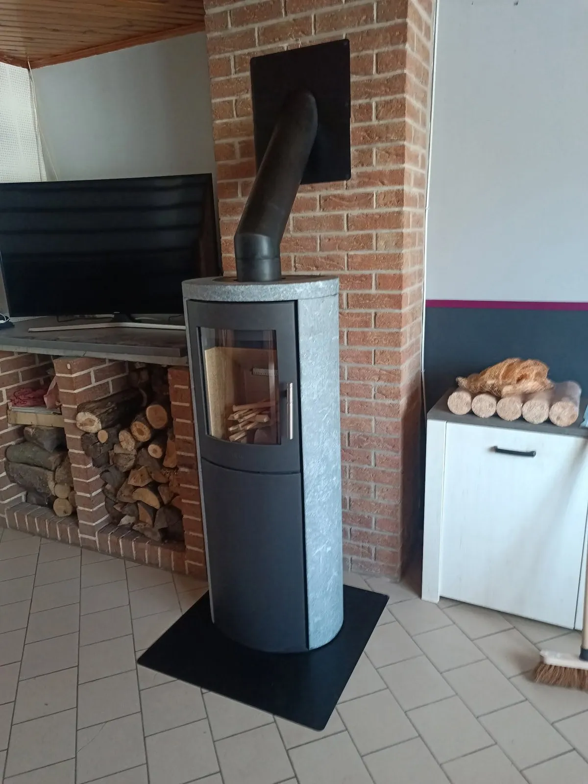 Poêle à bois en pierre ollaire, installé par FK Énergie