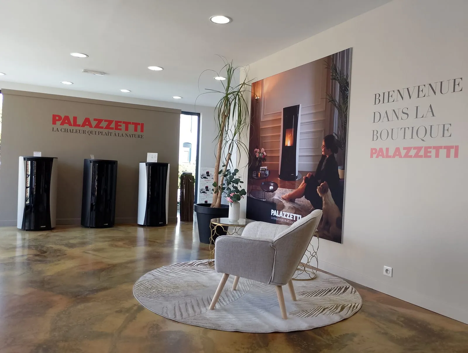 Espace Palazzetti du showroom d’Aire-sur-la-Lys, poêles à granulés exposés