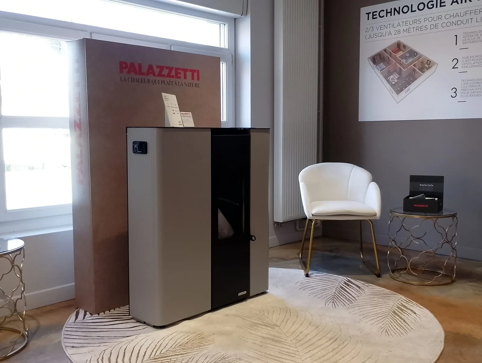 Poêle à granulés Palazzetti exposé au showroom d’Aire-sur-la-Lys